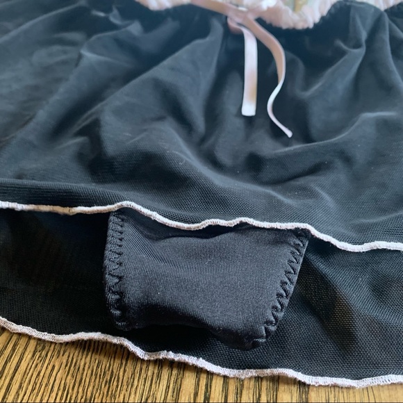 Victoria’s Secret Skirted Thong Sz M - Picture 2 of 6